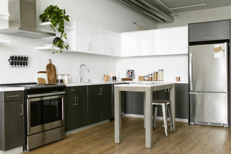 Black and White Kitchen Cabinets