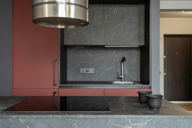 Dark or Light Cabinets for a Kitchen