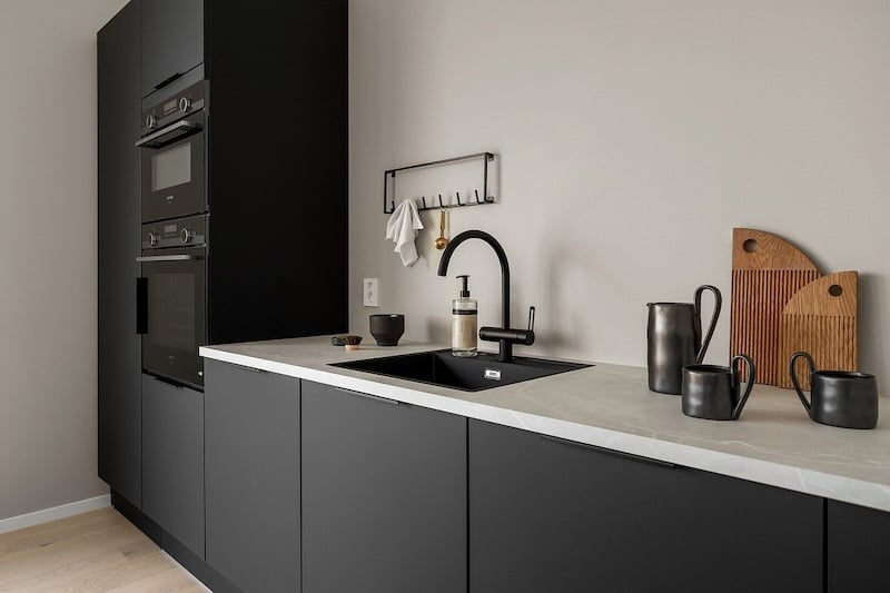 Shaker Kitchen Cabinets vs. Flat Panel Kitchen Cabinets