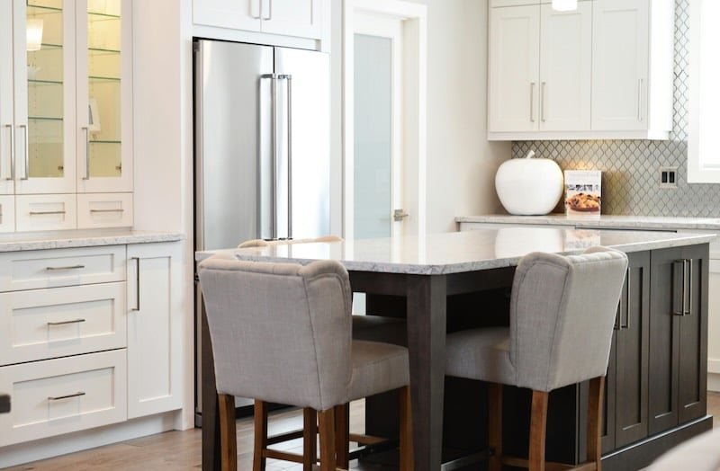 White kitchen cabinet cleaning guide